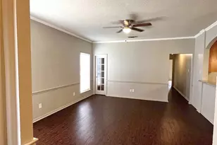 725 Kingston Dr, Grand Prairie, TX 75051 - Photo 4