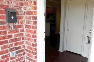 725 Kingston Dr, Grand Prairie, TX 75051 - Photo 2