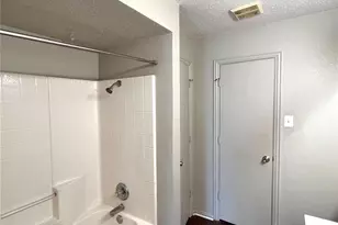 725 Kingston Dr, Grand Prairie, TX 75051 - Photo 12