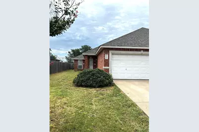 725 Kingston Drive, Grand Prairie, TX 75051 - Photo 1