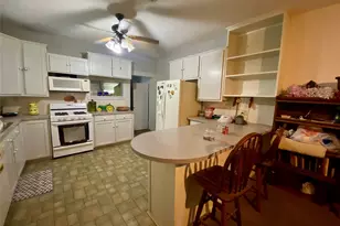 407 E Main St, Whitesboro, TX 76273 - Photo 8