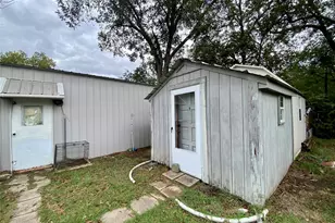 407 E Main St, Whitesboro, TX 76273 - Photo 14