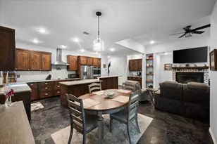 213 Louise Ln, Athens, TX 75751 - Photo 10