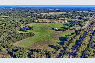 712 Front Street, Sunset, TX 76270 - Photo 32