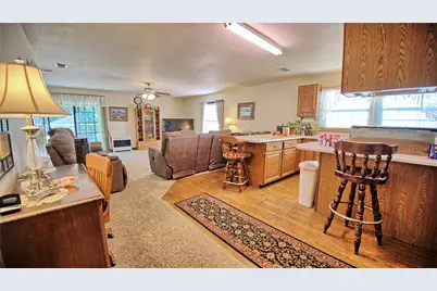 712 Front Street, Sunset, TX 76270 - Photo 12