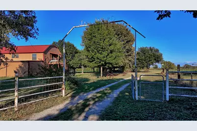 712 Front Street, Sunset, TX 76270 - Photo 4