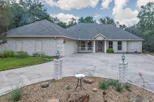 604 Runaway Bay Dr, Runaway Bay, TX 76426 - Photo 2