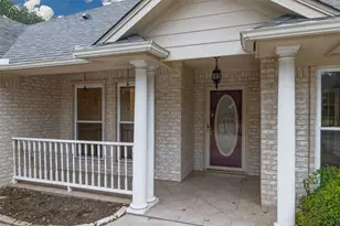 604 Runaway Bay Dr, Runaway Bay, TX 76426 - Photo 4