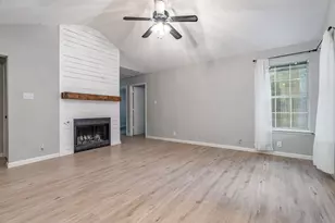 913 Brittany Dr, Denton, TX 76209 - Photo 2