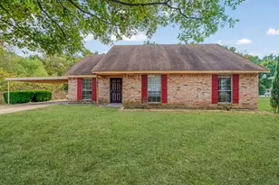 302 Cripple Creek, Powderly, TX 75473 - Photo 2