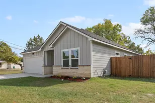 1522 Harris St, Gainesville, TX 76240 - Photo 1