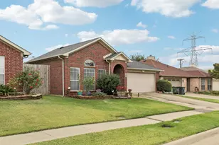 834 Ponselle Dr, Arlington, TX 76001 - Photo 2