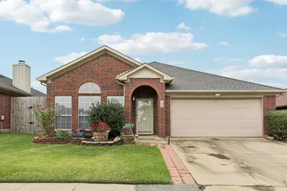 834 Ponselle Drive, Arlington, TX 76001 - Photo 1