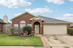 834 Ponselle Dr, Arlington, TX 76001 - Photo 1