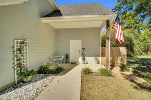 731 E Brown St, Cleburne, TX 76031 - Photo 6