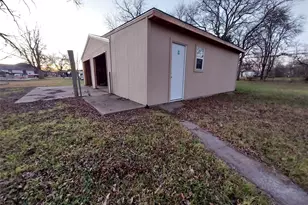 606 W Washington Ave, Whitney, TX 76692 - Photo 16