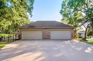 1125 Kiowa Dr E, Lake Kiowa, TX 76240 - Photo 22