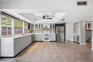 1525 Carnation Dr, Lewisville, TX 75067 - Photo 4