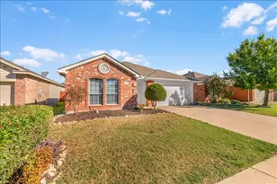 1156 Mustang Ridge Dr, Fort Worth, TX 76052 - Photo 2
