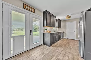 5729 County Rd 402, Grandview, TX 76050 - Photo 24