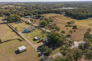 5729 County Rd 402, Grandview, TX 76050 - Photo 34