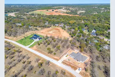 1148 E Landings N, Granbury, TX 76049 - Photo 4