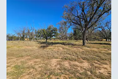 1148 E Landings N, Granbury, TX 76049 - Photo 16