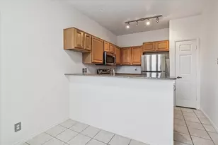 211 Cimarron Trail, Irving, TX 75063 - Photo 12