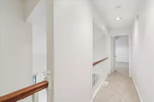 211 Cimarron Trail, Irving, TX 75063 - Photo 18