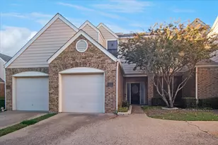 211 Cimarron Trail, Irving, TX 75063 - Photo 2