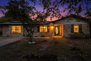 418 Hillside Dr, Gainesville, TX 76240 - Photo 2