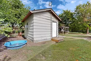 418 Hillside Dr, Gainesville, TX 76240 - Photo 38