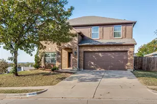 3621 Lake Hill Ln, Fort Worth, TX 76053 - Photo 2