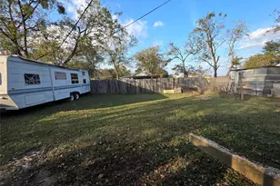 409 E Houston St, Mexia, TX 76667 - Photo 18