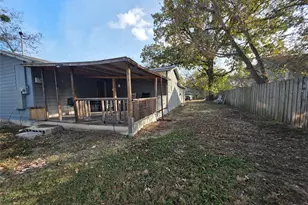 409 E Houston St, Mexia, TX 76667 - Photo 16