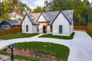 404 Luzon St, Tool, TX 75143 - Photo 1