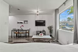 1935 Nomas St, Dallas, TX 75212 - Photo 6