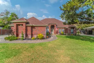 1006 Sandra Ln, Grand Prairie, TX 75052 - Photo 2