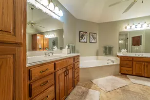 1006 Sandra Ln, Grand Prairie, TX 75052 - Photo 26