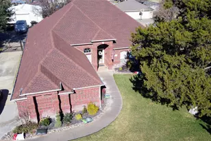 1006 Sandra Ln, Grand Prairie, TX 75052 - Photo 6