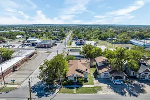 916 E Hubbard St, Mineral Wells, TX 76067 - Photo 1