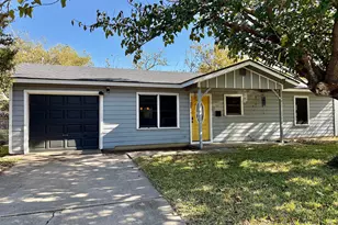 516 Renfro St, Burleson, TX 76028 - Photo 2