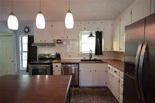 516 Renfro St, Burleson, TX 76028 - Photo 10