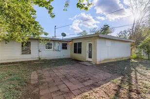 205 Laurel Ln, McGregor, TX 76657 - Photo 6