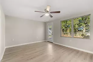 205 Laurel Ln, McGregor, TX 76657 - Photo 14