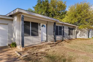 205 Laurel Ln, McGregor, TX 76657 - Photo 4