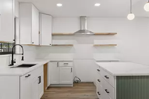 1727 Doyle, Granbury, TX 76048 - Photo 4