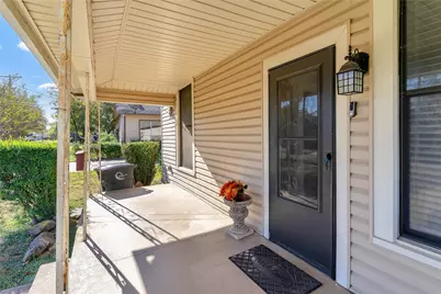 311 N Pendell Avenue, Cleburne, TX 76033 - Photo 4