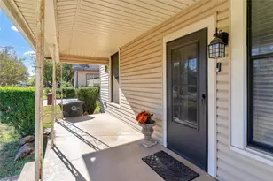 311 N Pendell Ave, Cleburne, TX 76033 - Photo 4