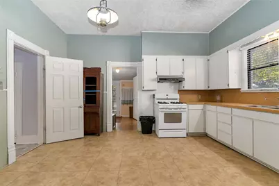 311 N Pendell Avenue, Cleburne, TX 76033 - Photo 10